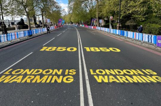 Temporary ground marking for the London Marathon